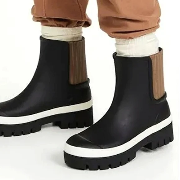 TORY BURCH BLACK HURRICANE RUBBER ALL WEATHER RAIN ANKLE BOOTS NWT - Picture 1 of 14